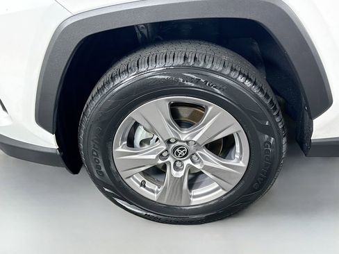 Certified 2025 Toyota RAV4 XLE FWD image 31