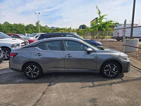 Used 2025 Nissan Sentra SV FWD image 9