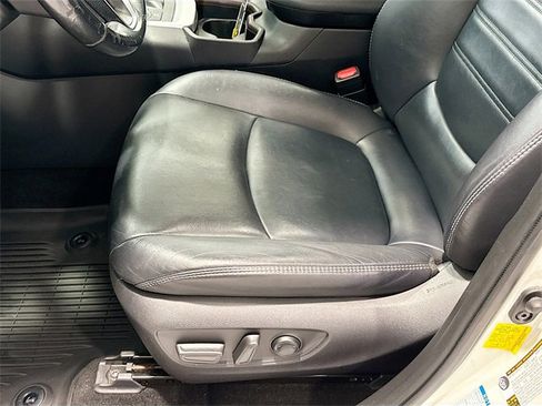 Used 2019 Toyota RAV4 Limited image 18