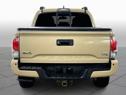 Used 2016 Toyota Tacoma Limited w/ Towing Package image 5