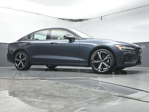 Certified 2025 Volvo S60 B5 Core AWD/4WD image 30