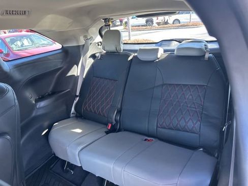 Used 2025 Toyota Sienna XLE image 17