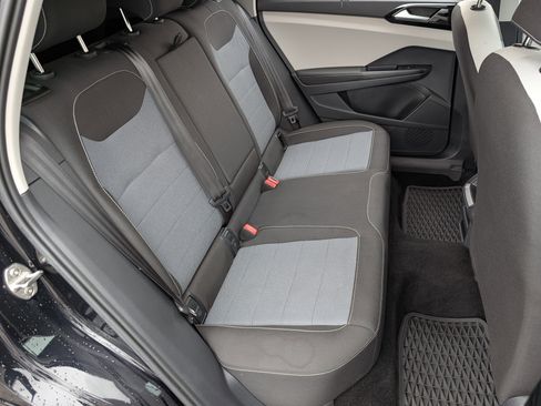 Used 2025 Volkswagen Taos S w/ Taos MDO Package image 19