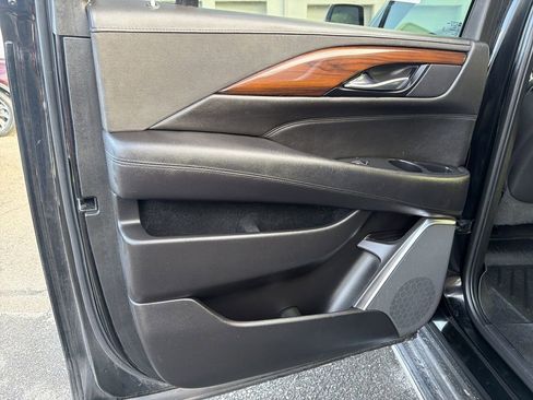 Used 2018 Cadillac Escalade ESV Luxury image 12