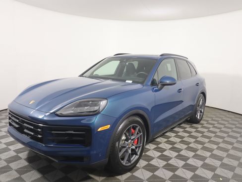 Used 2025 Porsche Cayenne S AWD/4WD image 11