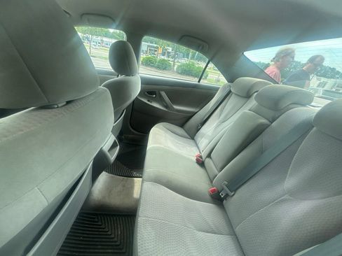 Used 2011 Toyota Camry LE FWD image 18