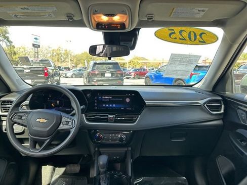 Used 2025 Chevrolet TrailBlazer LT image 37