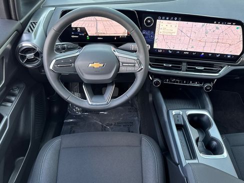 Used 2026 Chevrolet Equinox EV LT w/ Comfort Package image 17