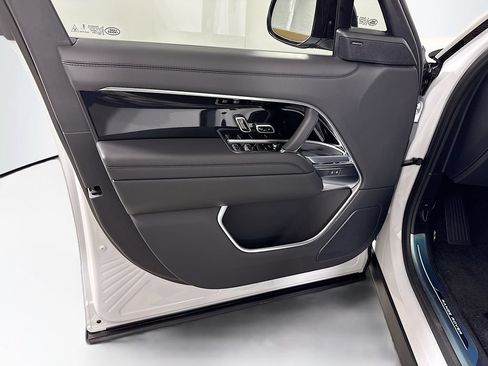 New 2026 Land Rover Range Rover Long Wheelbase SE AWD/4WD image 25