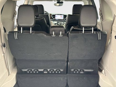 Used 2022 Chrysler Pacifica Limited image 13