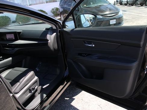 Used 2025 Nissan Murano SV AWD/4WD image 32