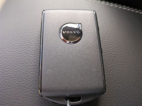 New 2025 Volvo XC40 B5 Core w/ Protection Package Premier image 28