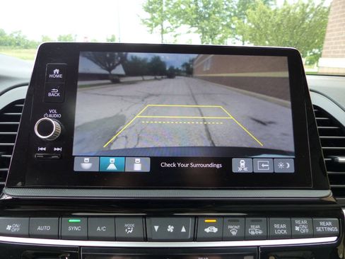 Used 2025 Honda Odyssey Touring image 34