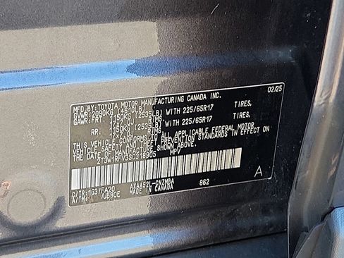 Certified 2025 Toyota RAV4 XLE FWD image 30