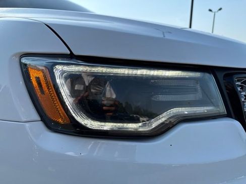 Used 2021 Jeep Grand Cherokee Laredo X AWD/4WD image 9