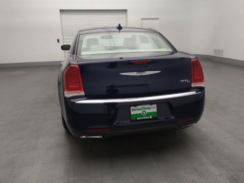 Used 2016 Chrysler 300 C image 6