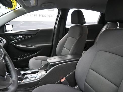 Used 2017 Chevrolet Malibu LT FWD image 17