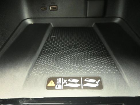 Used 2025 Chevrolet Traverse LT FWD image 21