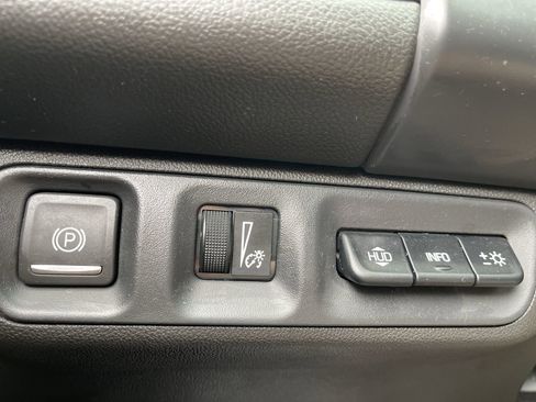 Used 2023 GMC Acadia SLT w/ Technology Package FWD image 18