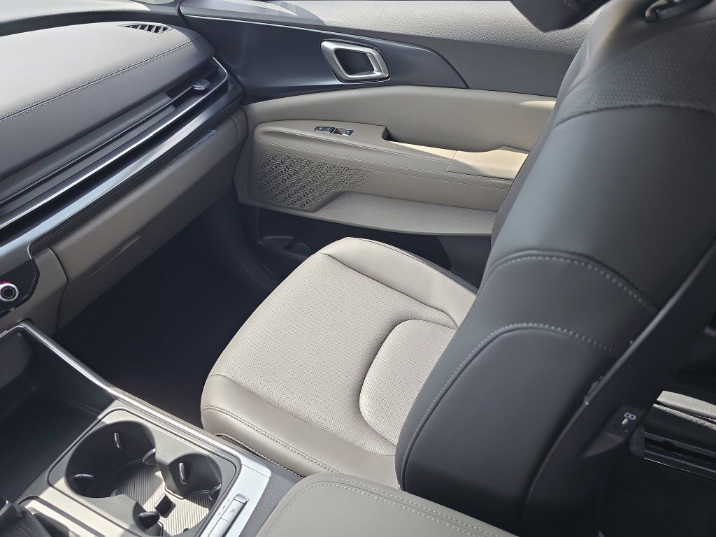 New 2026 Kia Carnival FWD image 15