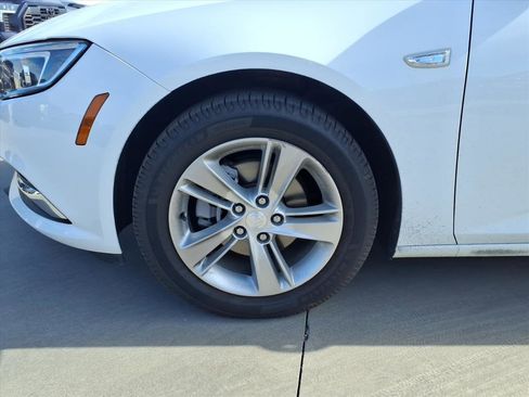 Used 2018 Buick Regal Preferred image 9