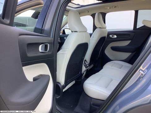 Used 2023 Volvo XC40 B4 Plus w/ Protection Package Premier image 13