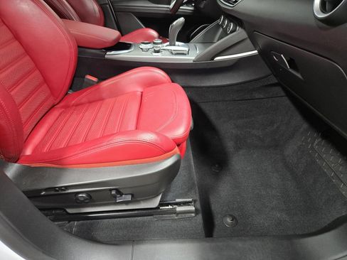 Used 2022 Alfa Romeo Stelvio Veloce image 57