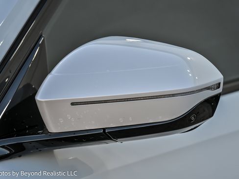 Used 2025 BMW 740i xDrive w/ Premium Package image 14