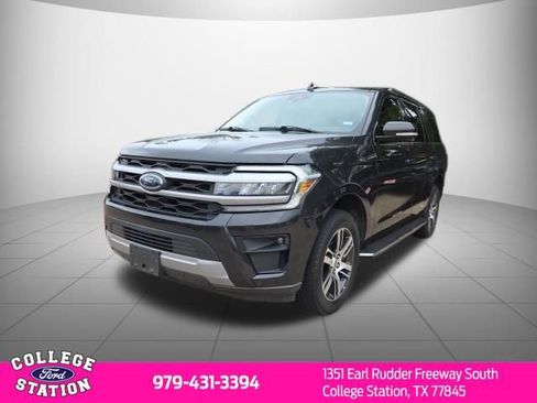 Used 2022 Ford Expedition XLT image 2