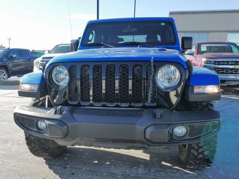 Used 2022 Jeep Gladiator Willys image 2
