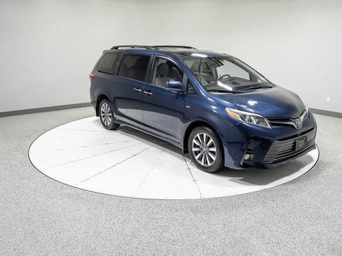 Used 2020 Toyota Sienna XLE AWD/4WD image 33