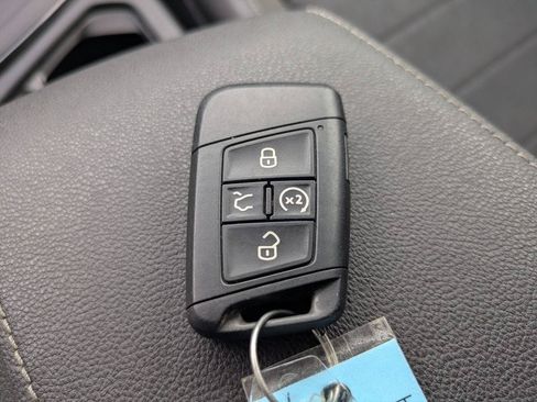 Certified 2024 Volkswagen Taos SE FWD image 28
