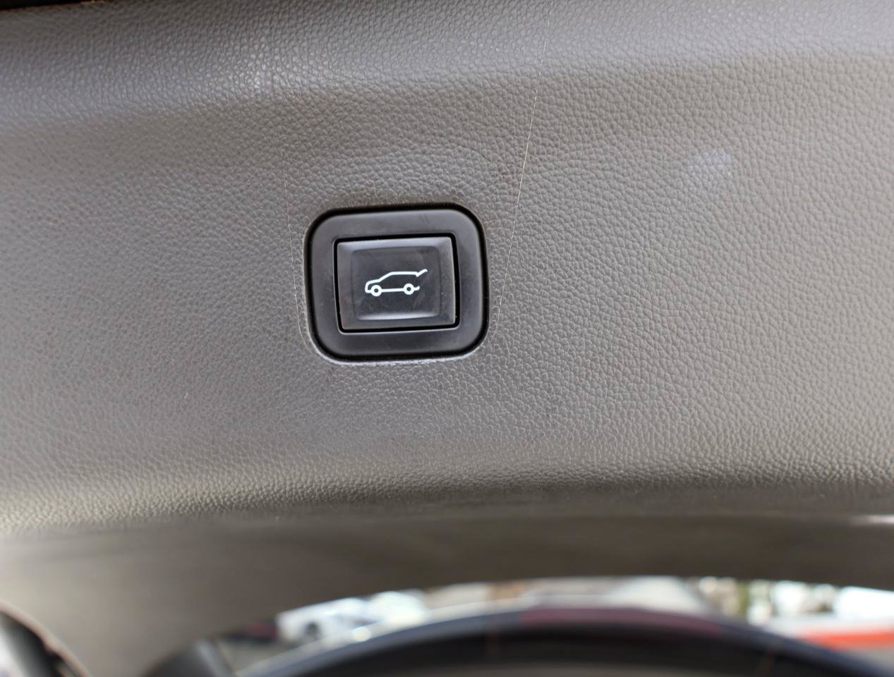 Used 2022 Buick Enclave Avenir w/ Avenir Technology Package FWD image 31