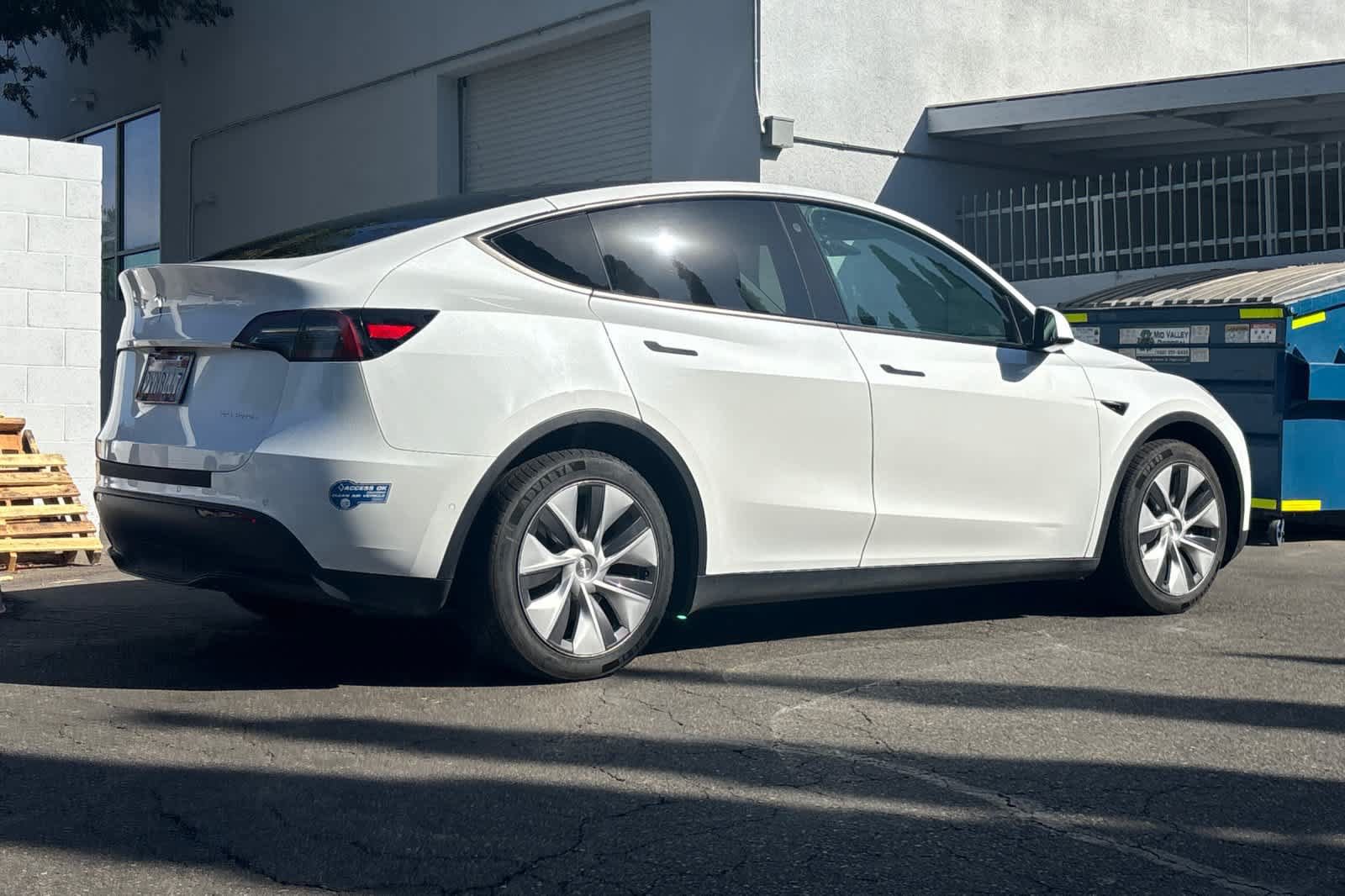 Used 2021 Tesla Model Y Long Range AWD/4WD image 2