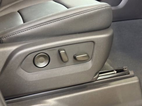 New 2026 GMC Sierra 1500 SLT w/ SLT Convenience Package image 28