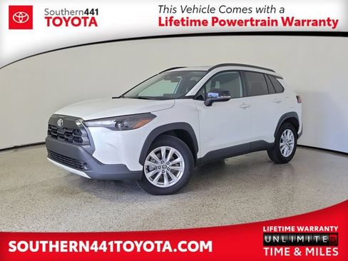 Used 2026 Toyota Corolla Cross LE w/ Moonroof Package FWD image 1