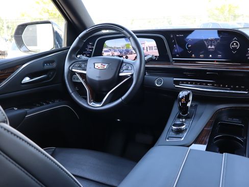 Used 2024 Cadillac Escalade Premium Luxury AWD/4WD image 16