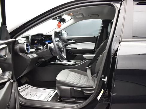 Used 2024 Chevrolet Trax LT w/ Driver Confidence Package image 14