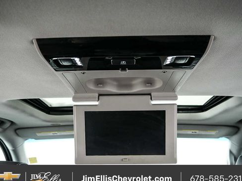 Used 2018 Chevrolet Suburban LT image 22