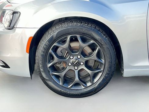 Used 2019 Chrysler 300 S w/ Safetytec Plus Group image 33