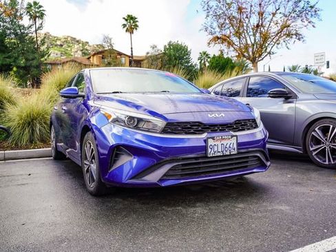 Certified 2023 Kia Forte LXS image 2
