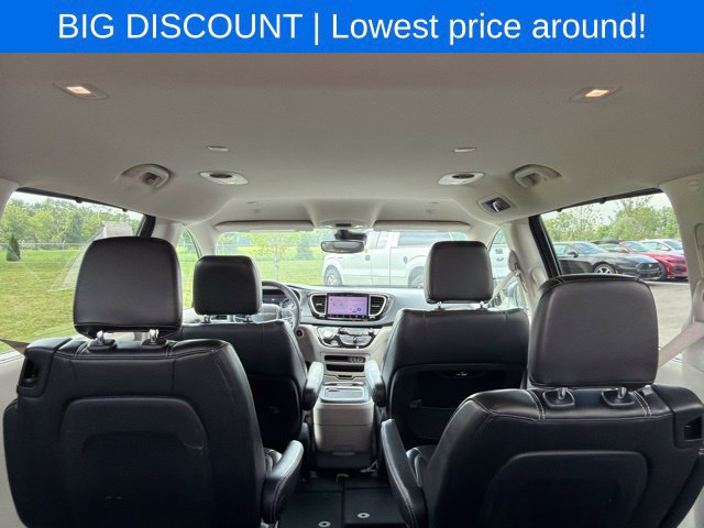 Used 2023 Chrysler Pacifica Touring-L FWD image 14