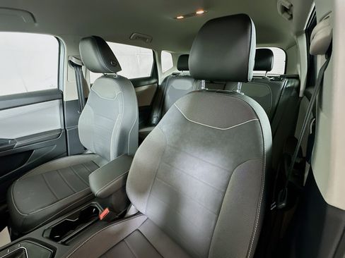 Used 2024 Volkswagen Taos SE image 19