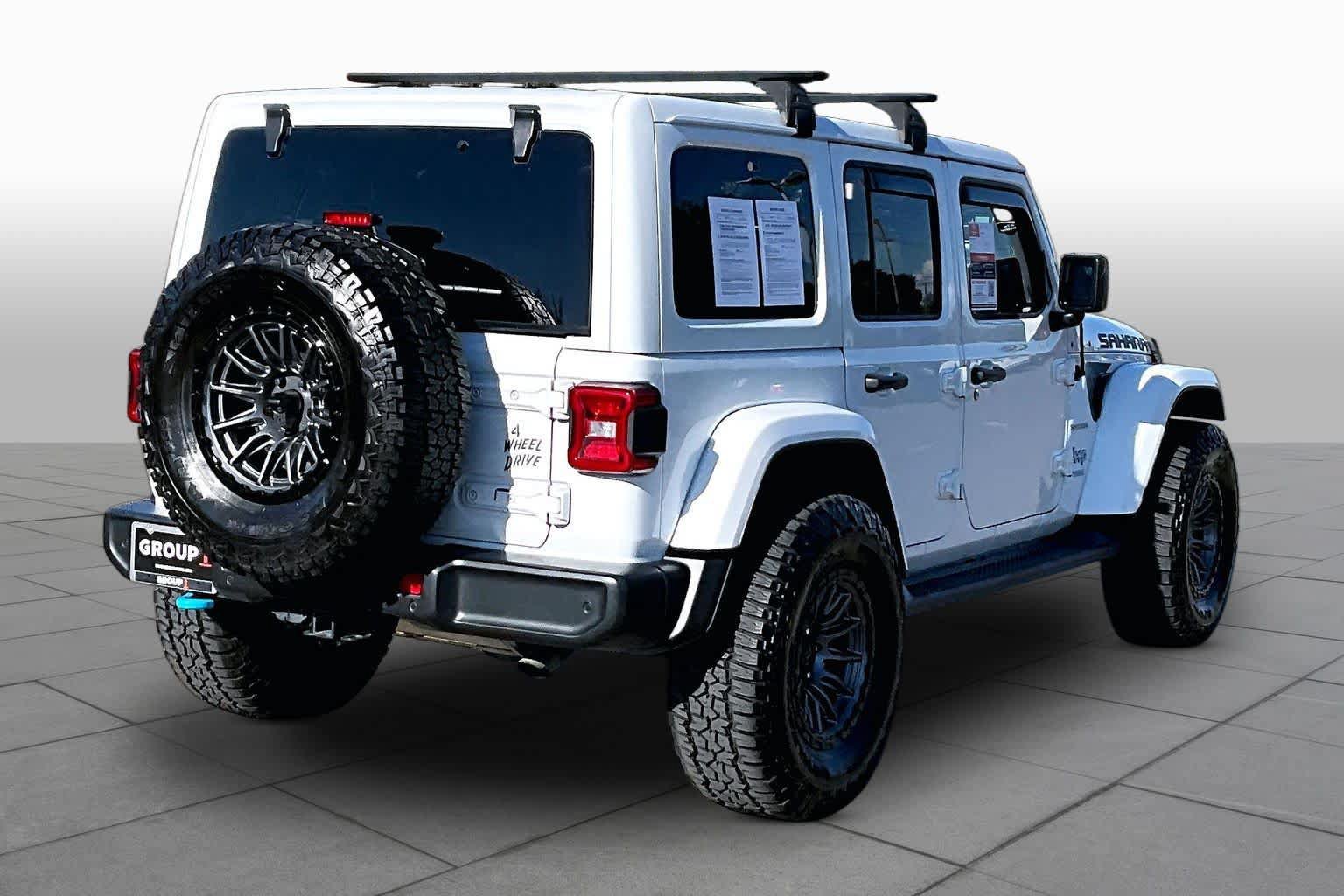 Used 2022 Jeep Wrangler Unlimited Sahara w/ Cold Weather Group AWD/4WD image 12