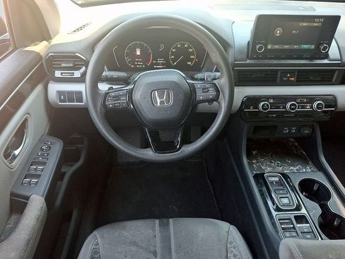 Used 2023 Honda Pilot LX image 13