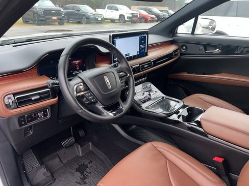 Used 2023 Lincoln Nautilus Reserve w/ Luxury Package image 12