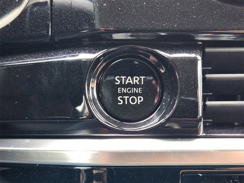 New 2025 Nissan Pathfinder SV w/ Black Appearance Package image 15