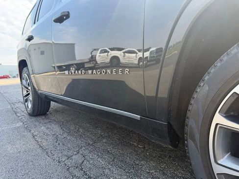 Used 2023 Jeep Grand Wagoneer Series III image 10