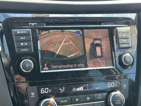 Used 2018 Nissan Rogue SV w/ Premium Package FWD image 10