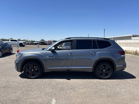 Used 2021 Volkswagen Atlas SE w/ Panoramic Sunroof Package image 2